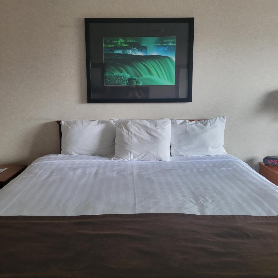 Travelodge By Wyndham Niagara Falls At The Falls Ngoại thất bức ảnh