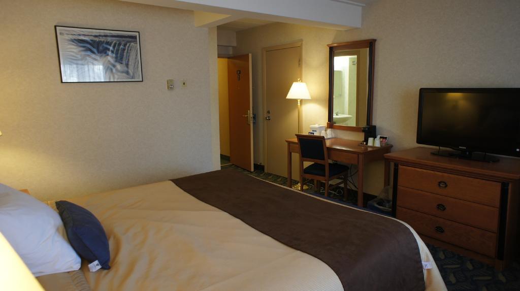 Travelodge By Wyndham Niagara Falls At The Falls Ngoại thất bức ảnh