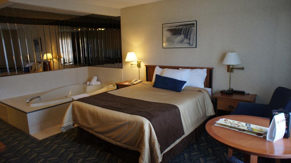 Travelodge By Wyndham Niagara Falls At The Falls Ngoại thất bức ảnh
